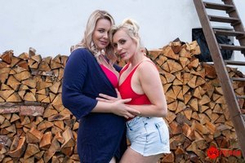 Czech VR Fetish 251 - Pissing Pussies