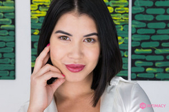 VR Intimacy 005 - Look deep into Dee’s eyes