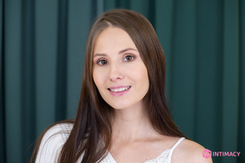 VR Intimacy 011 - Close-Up Beauty